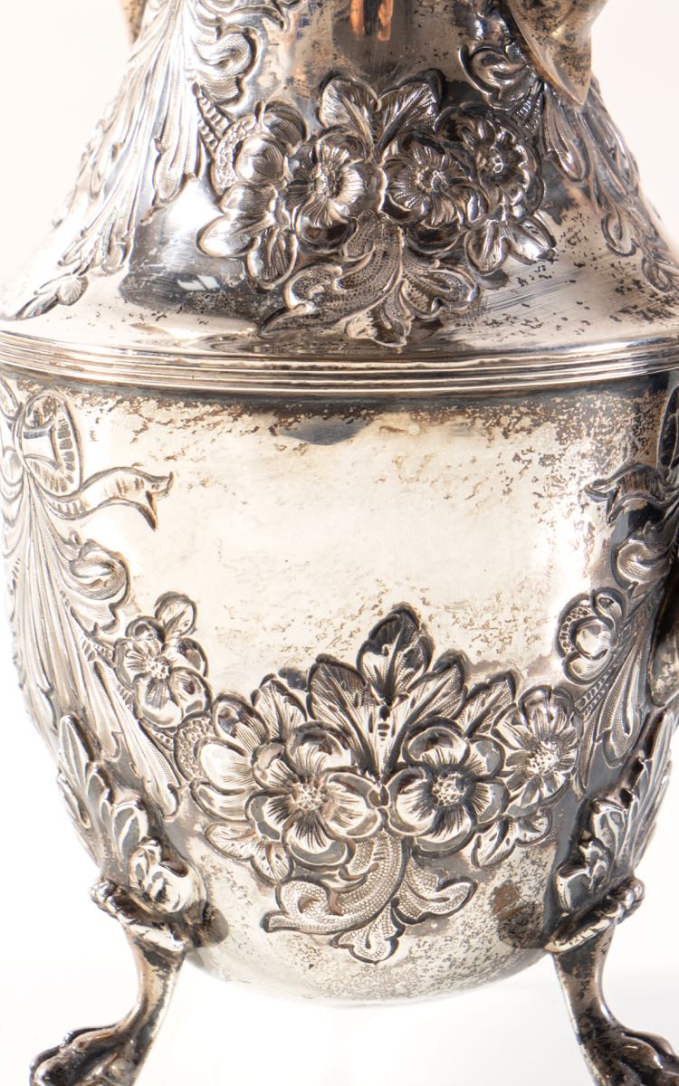 Caffettiera in argento, Birmingham, fine del XIX-inizi del XX secolo. Corpo riccamente lavorato a - Image 2 of 2