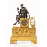 Orologio Parigina in bronzo dorato in Stile Impero, Francia, XIX secolo.Corpo squadrato poggiante