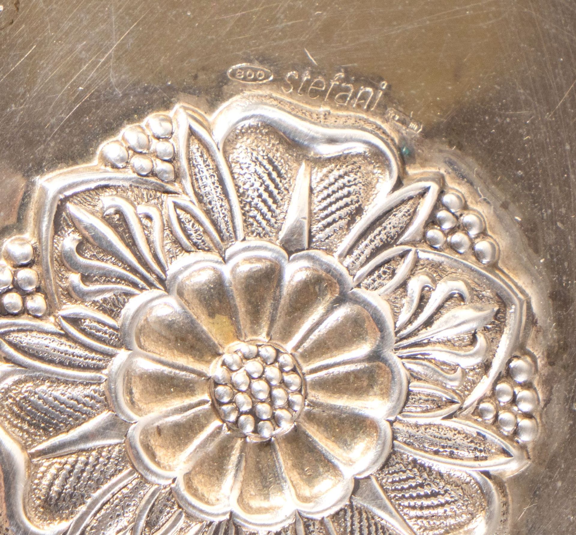 Argenteria Stefani, Piattino in argento, Bologna, XX secolo. Corpo circolare con superficie liscia - Image 2 of 2