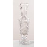 Alto vaso a balaustro in cristallo, XX secolo. Corpo lavorato con molature, parte centrale lavorata
