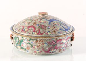 Grande contenitore in porcellana con coperchio Famiglia Rosa, Canton - Cina, 1851 - 1861.Corpo