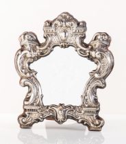Cornice a cartaglorie in argento con specchio, Italia, XX secolo. Riccamente lavorata a sbalzo