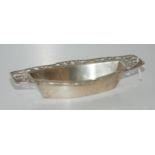 A continental 800 silver bonbon dish, boat shaped with pierced decoration 16 cm x 8.5 cm 63 grams
