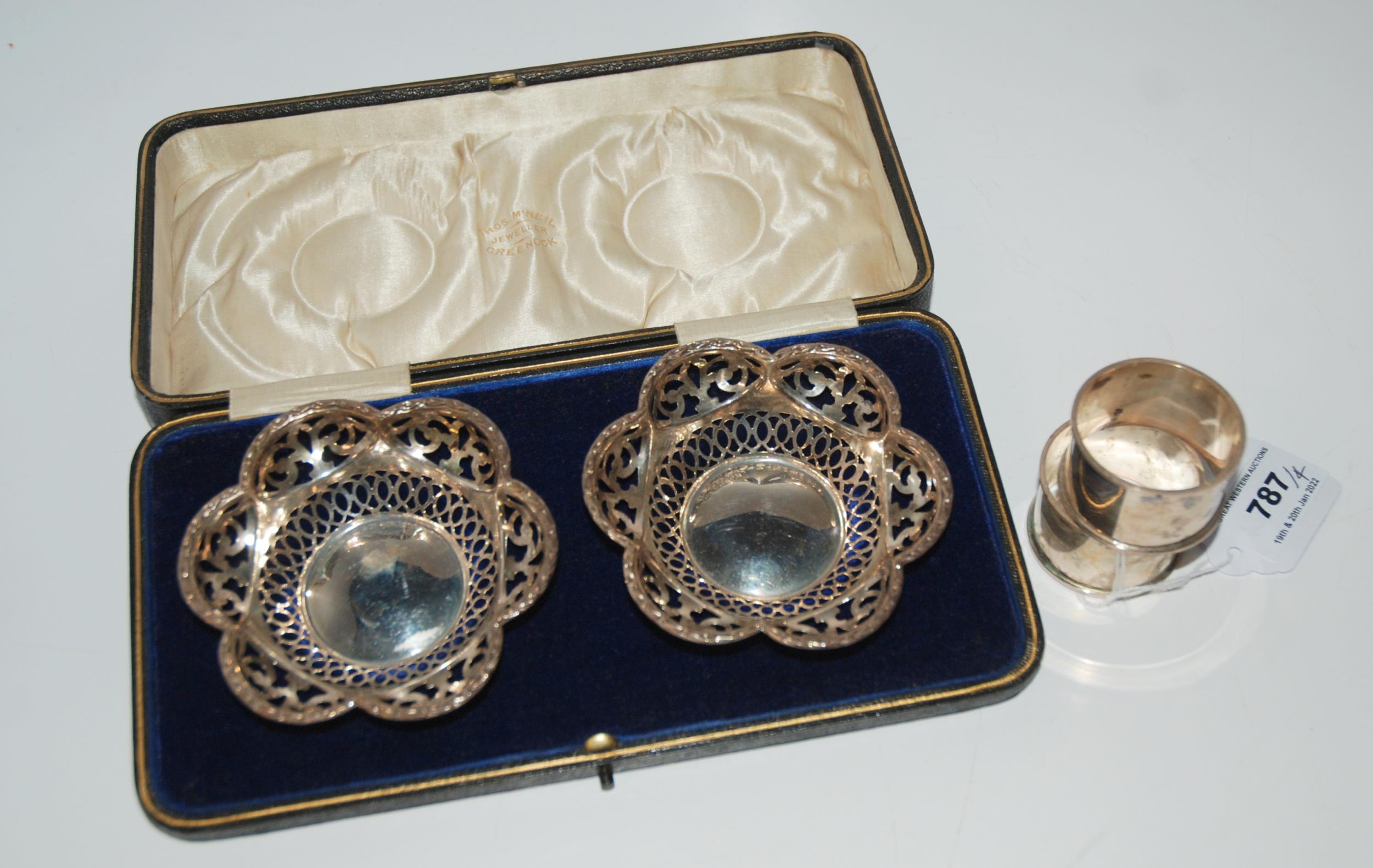 A lot comprising a cased pair of silver bonbon dishes, Birmingham 1915, 9.3cm diameter and a pair of - Image 2 of 2