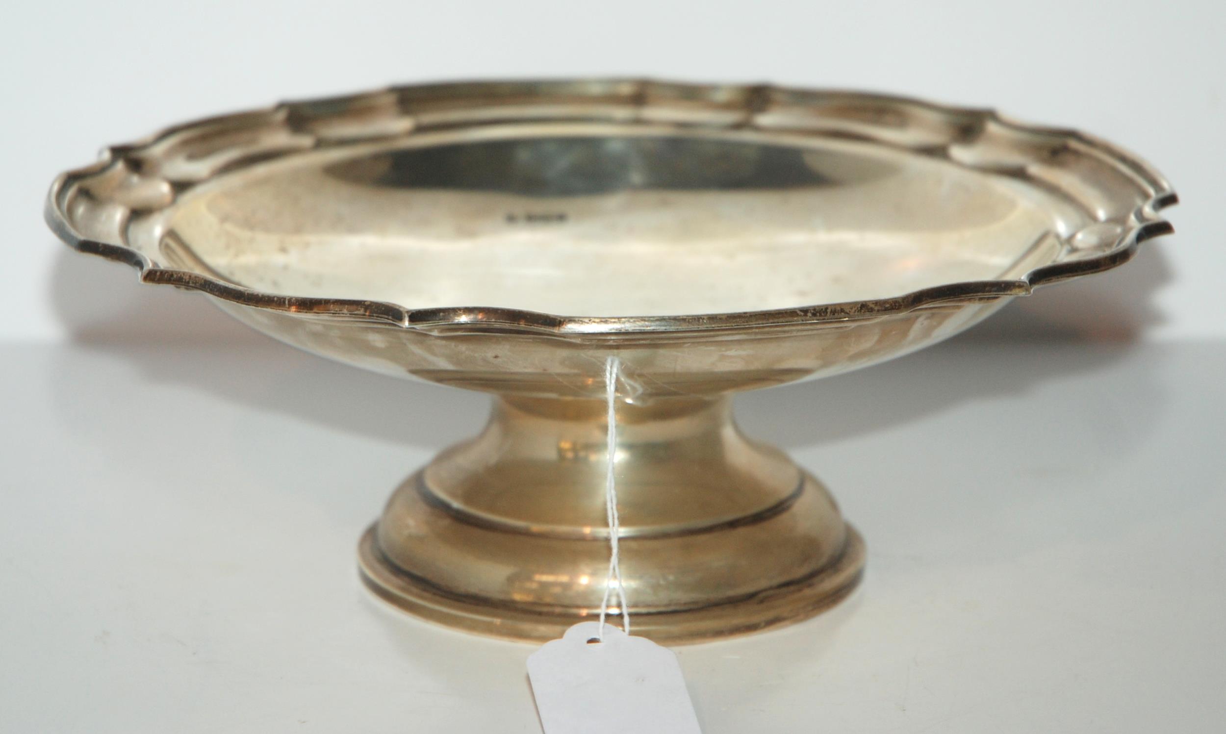 A silver pedestal bowl, Sheffield 1919 inscribed " To my dear friend MSH from DT with every good - Image 3 of 3