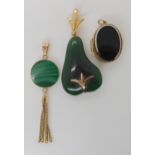 A 9ct gold mounted green hardstone pendant in the shape of a pear, a 9ct gold mounted malachite