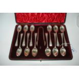 A cased set of twelve silver teaspoons with tongs, London 1903 Condition report: Available upon