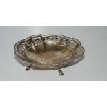 A Sterling silver bon bon dish scalloped circular form with pierced decoration, 12cm diameter, 79