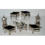 A seven-piece silver condiment set, Chester 1911, 420 grams Condition report: Available upon