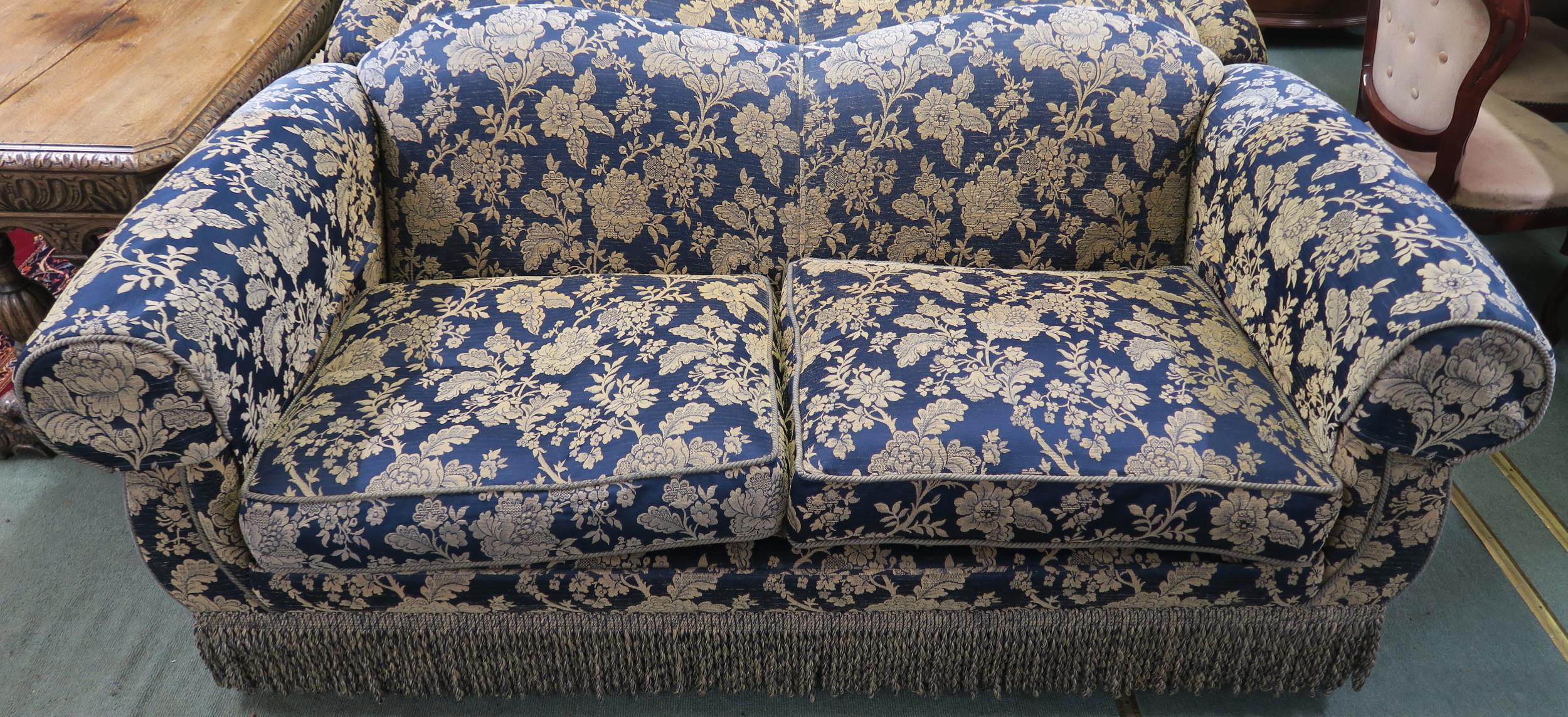 A contemporary Peter Guild floral upholstered settee, 80cm high x 202cm wide x 101cm deep - Image 2 of 4