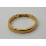 An 18ct gold Glasgow hallmarked wedding band dated 1923, size N, weight 3.3gms Condition Report: