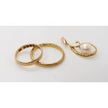 An 18ct gold Birmingham 1915 hallmarked wedding ring, size M, an 18ct gents wedding ring size T1/