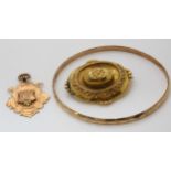 A 9ct medallion, yellow metal Victorian balloon brooch and a yellow metal bangle, weight combined