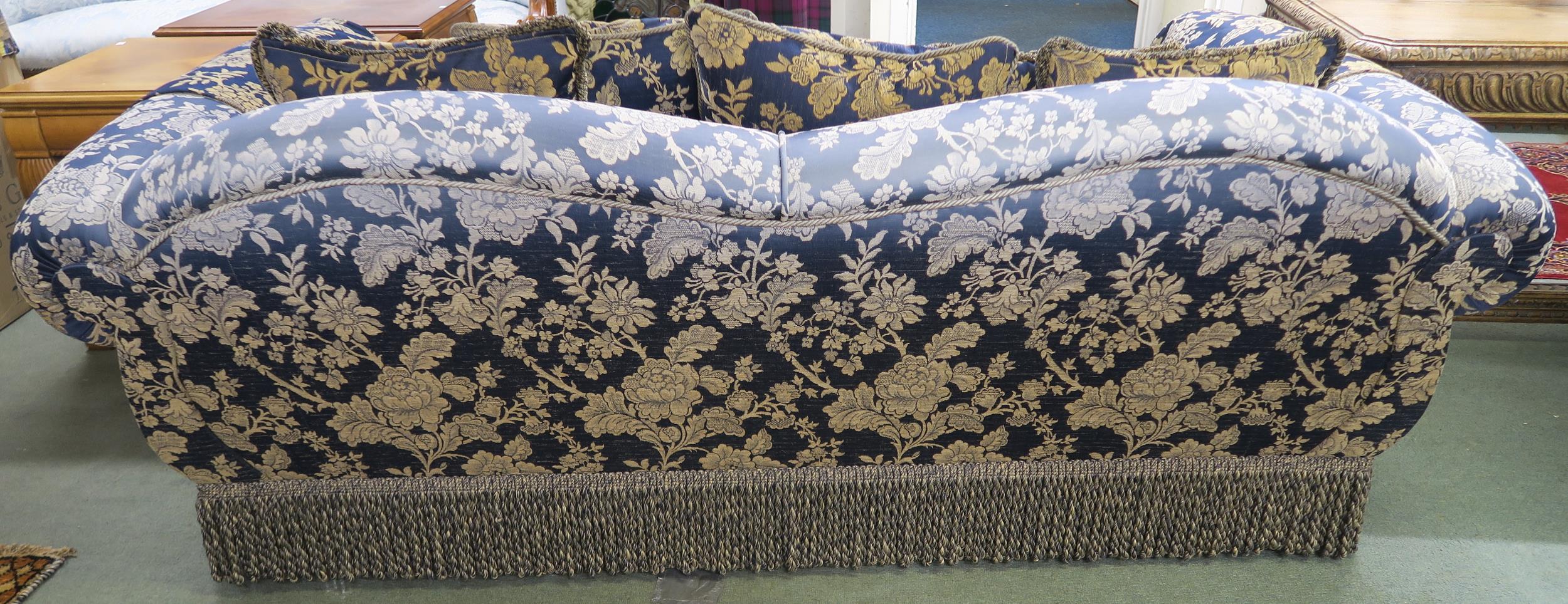 A contemporary Peter Guild floral upholstered settee, 80cm high x 202cm wide x 101cm deep - Image 3 of 4