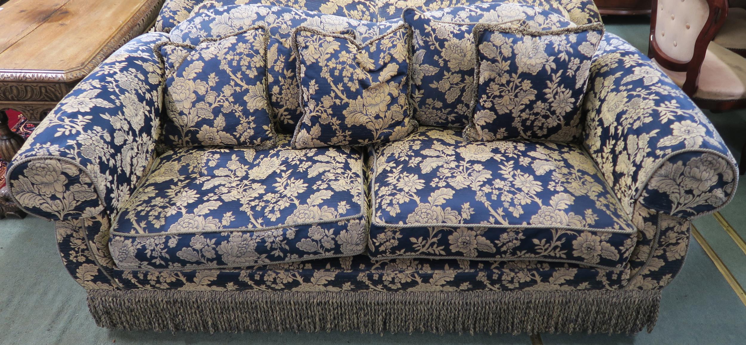 A contemporary Peter Guild floral upholstered settee, 80cm high x 202cm wide x 101cm deep