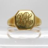 An 18ct gold gents signet ring, hallmarked Chester 1925, size V, weight 6.4gms Condition Report: