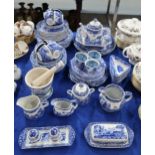 Modern Spode Italian pattern tea and dinner service comprising plates, bowls, cups and saucers,