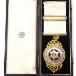A yellow and white metal Masonic medallion, made by Robinson's of The Strand London Condition