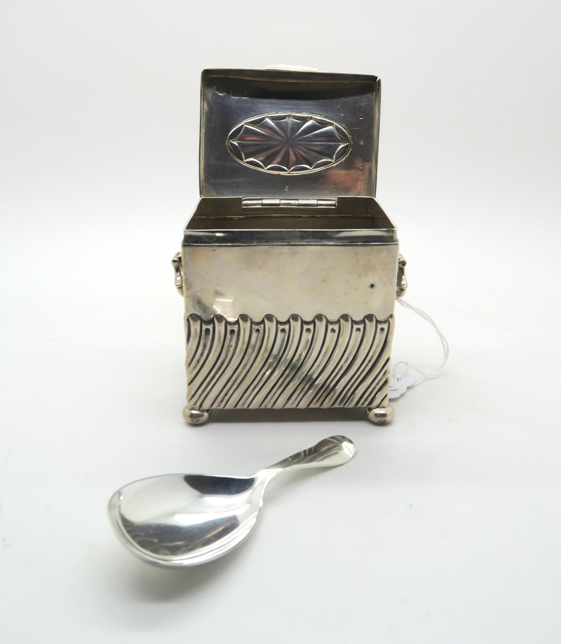 An Edwardian silver tea caddy, modelled as a chest, the body with waved fluted decoration, with - Image 4 of 4