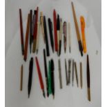 A lot of various pencils and dip pens. Condition Report:Available upon request