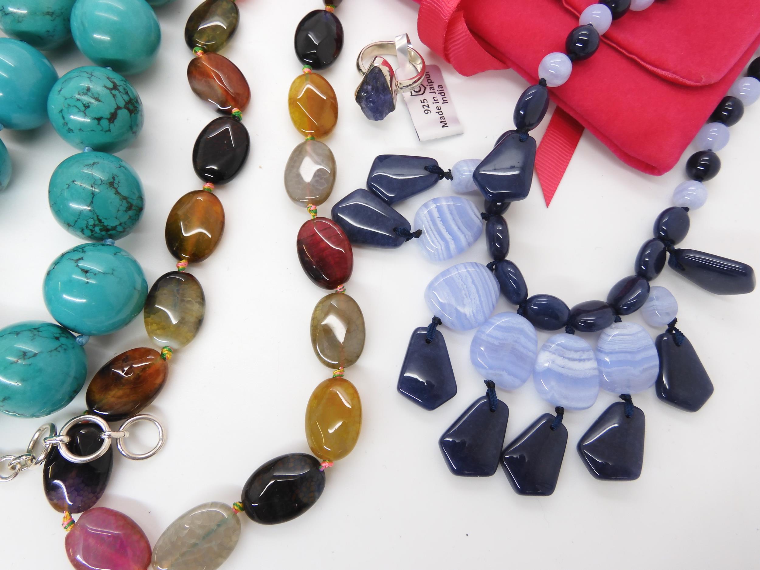 A silver sapphire raw gemstone ring, a  Butler & Wilson Bracelet, an agate necklace by Lola Rose, - Image 4 of 8