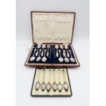 A cased set of silver picture back tea spoons, the terminal decorated with a shell, the reverse of
