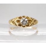 AN 18CT GOLD EDWARDIAN SOLITAIRE DIAMOND RING set with an estimated approx 0.20cts, with scrolled