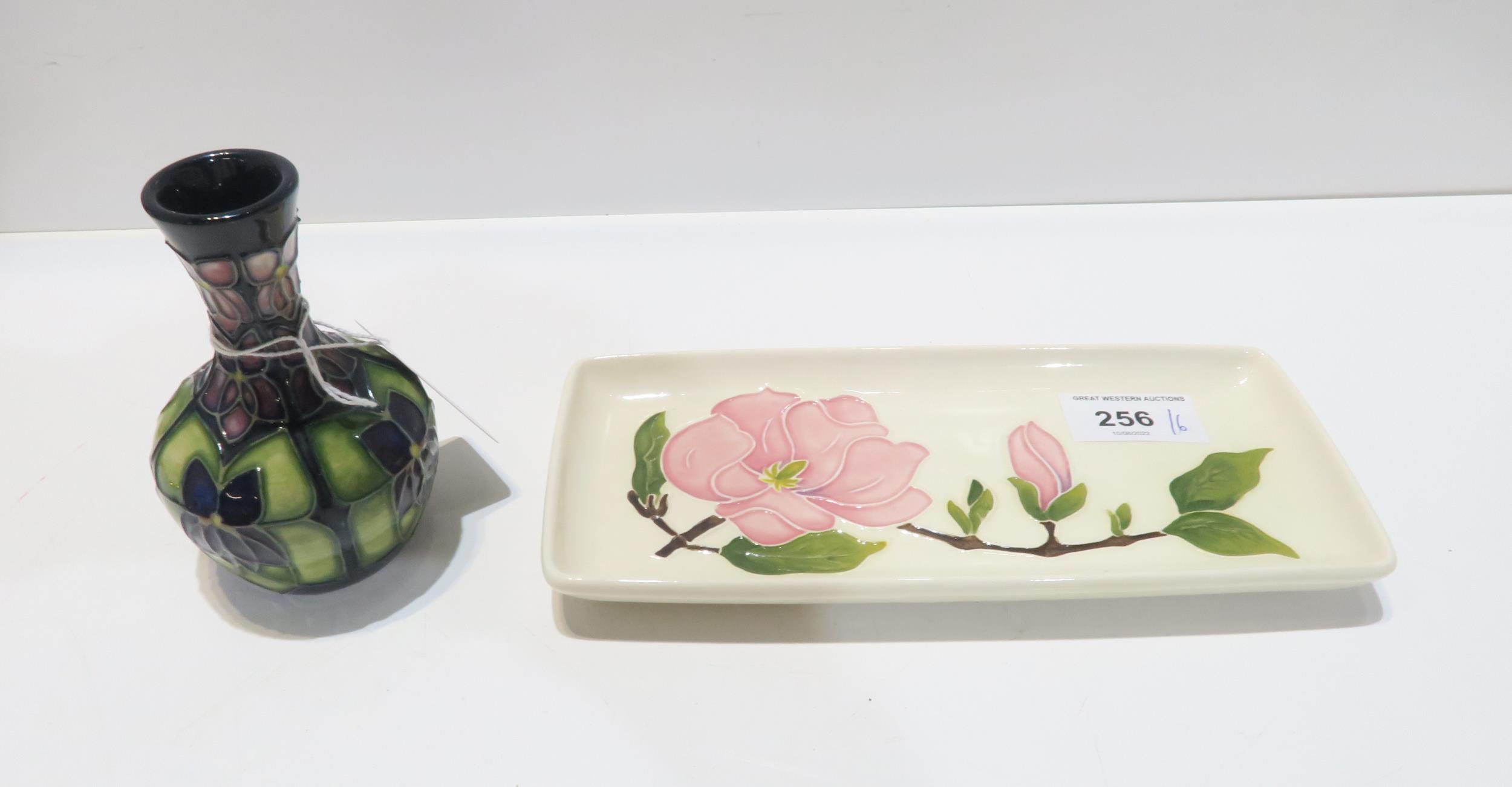 A Royal Crown Derby frog paperweight, cup and saucer, a Moorcroft magnolia trinket dish and small - Bild 2 aus 2