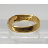 An 18ct gold wedding ring, hallmarked London 1906, size P, weight 3.5gms Condition Report: