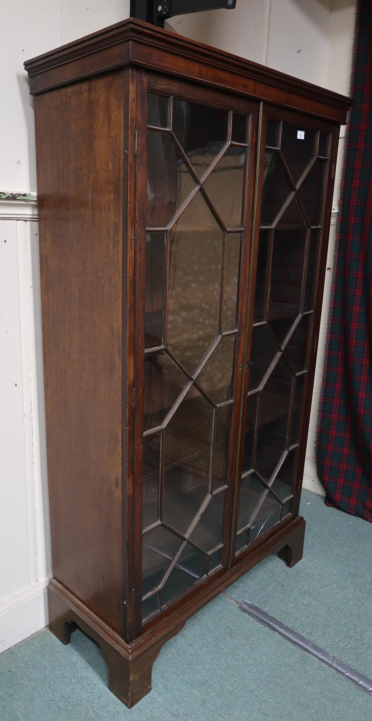 An early 20th century mahogany two door astragal glazed bookcase, 169cm high x 96cm wide x 40cm deep - Bild 2 aus 3