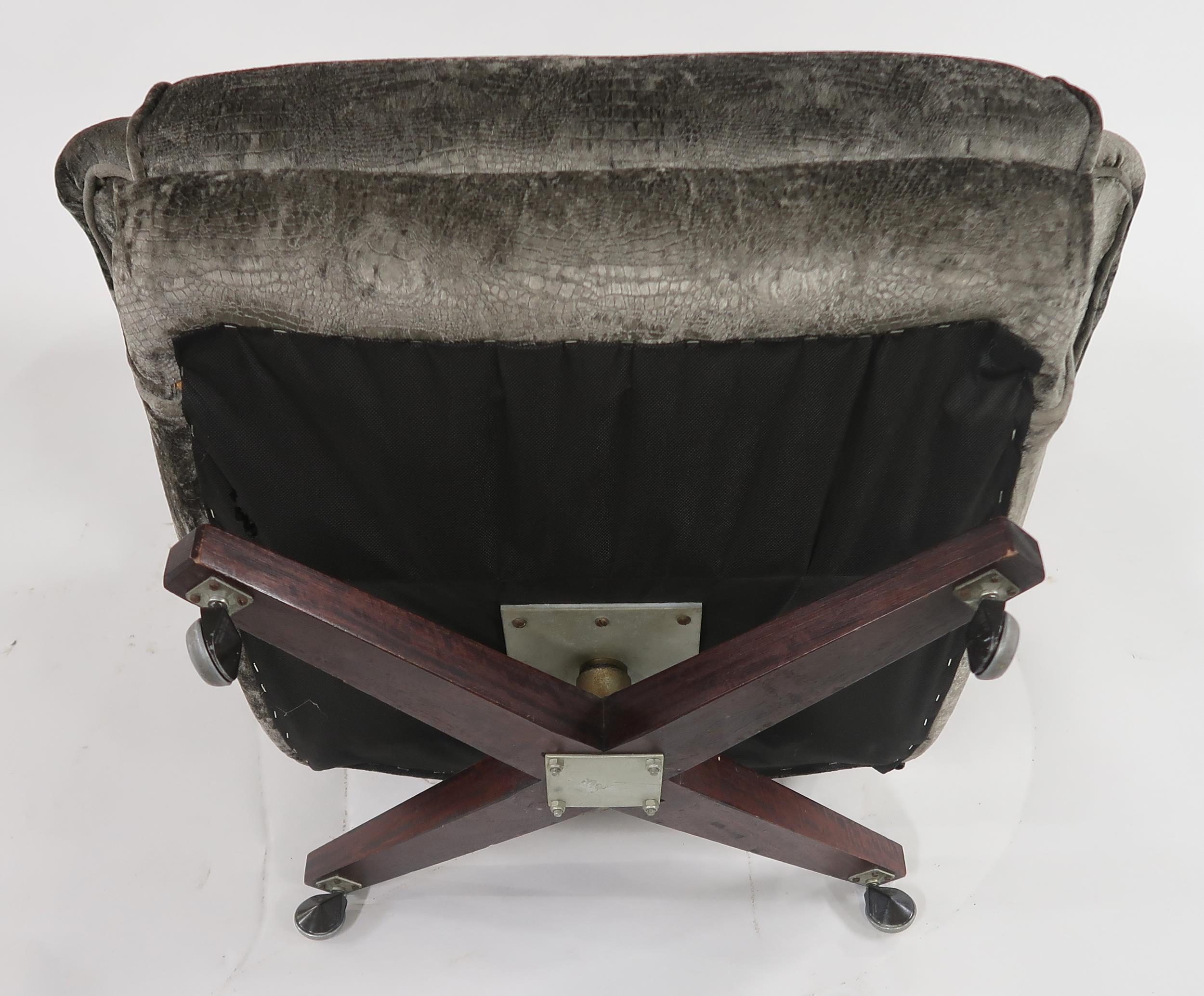 A MID 20TH CENTURY G PLAN MODEL 6250 SWIVEL WING BACK ARMCHAIR upholstered in a grey textured velour - Image 6 of 6
