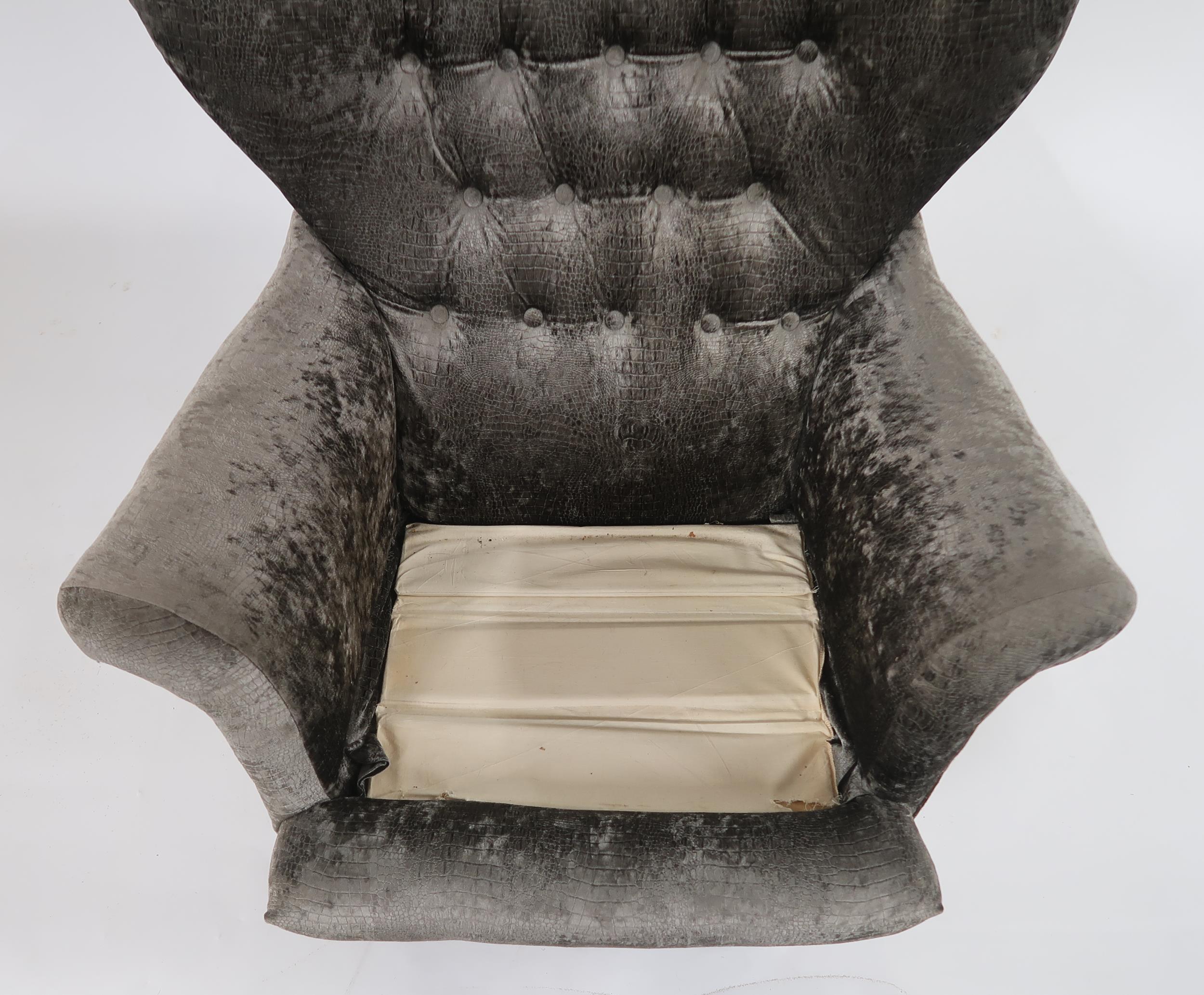 A MID 20TH CENTURY G PLAN MODEL 6250 SWIVEL WING BACK ARMCHAIR upholstered in a grey textured velour - Image 5 of 6