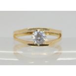 A 9ct gold retro cz ring, with London hallmarks for 1984, size O1/2, weight 2.6gms Condition