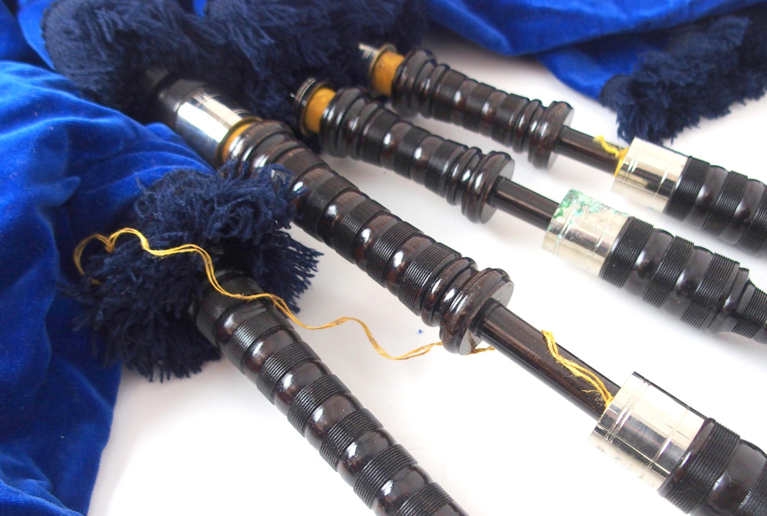BORDER SMALLPIPES, a set of parlour pipes with faux ivory caps and white metal ferrules Condition - Image 4 of 9