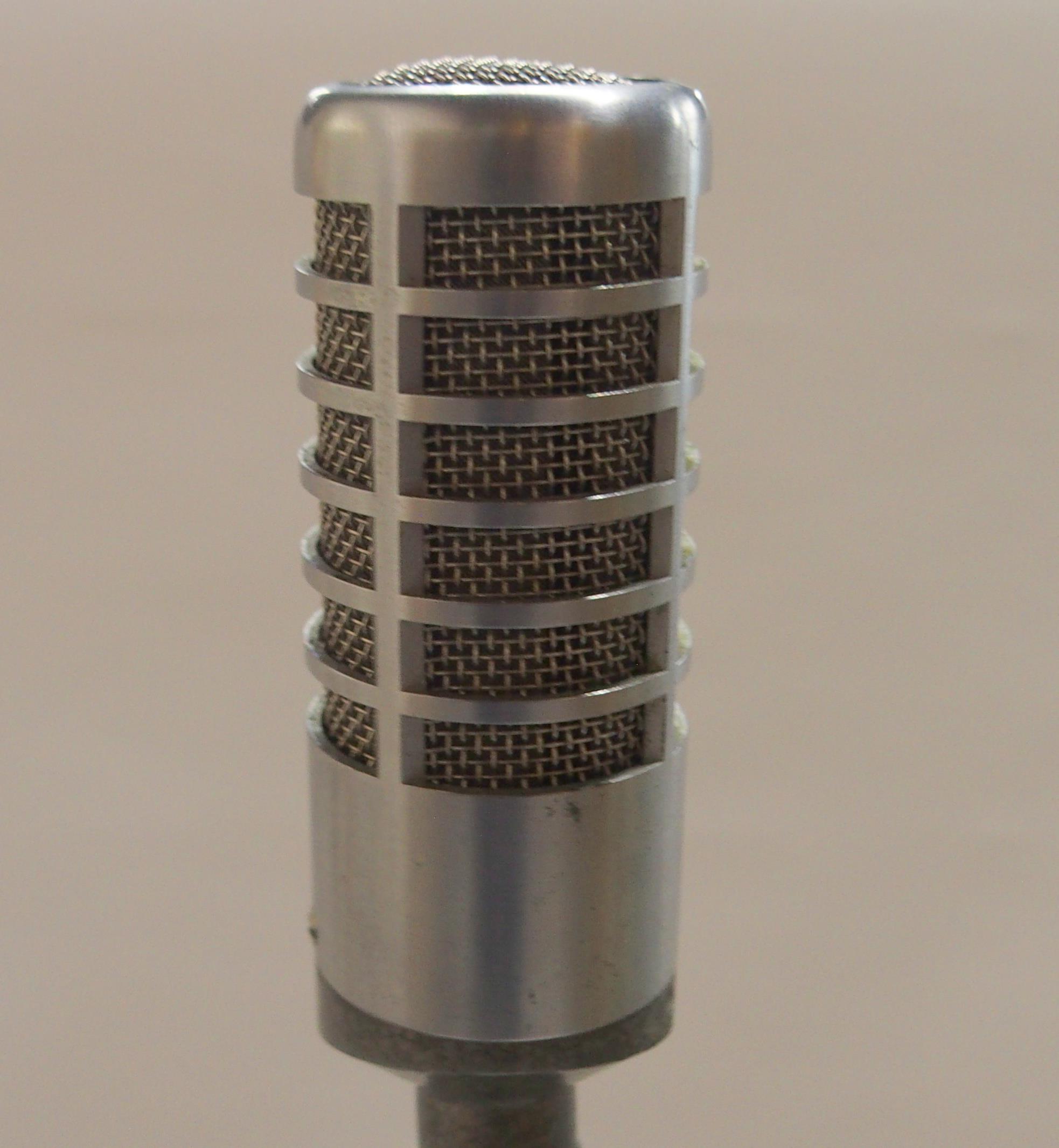 A vintage ribbon microphone and stand Condition Report:Available upon request - Image 3 of 5