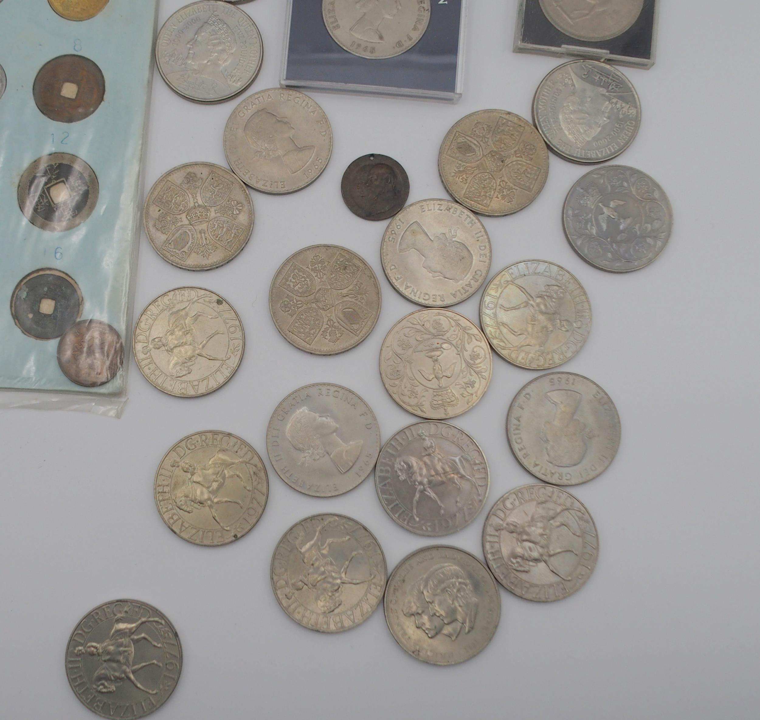 A lot comprising a Japanese coin set, Churchill crowns, various commemorative examples etc Condition - Image 4 of 5