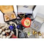 A collection of costume jewellery to include, masonic cufflinks, a Mauchline wear brooch etc