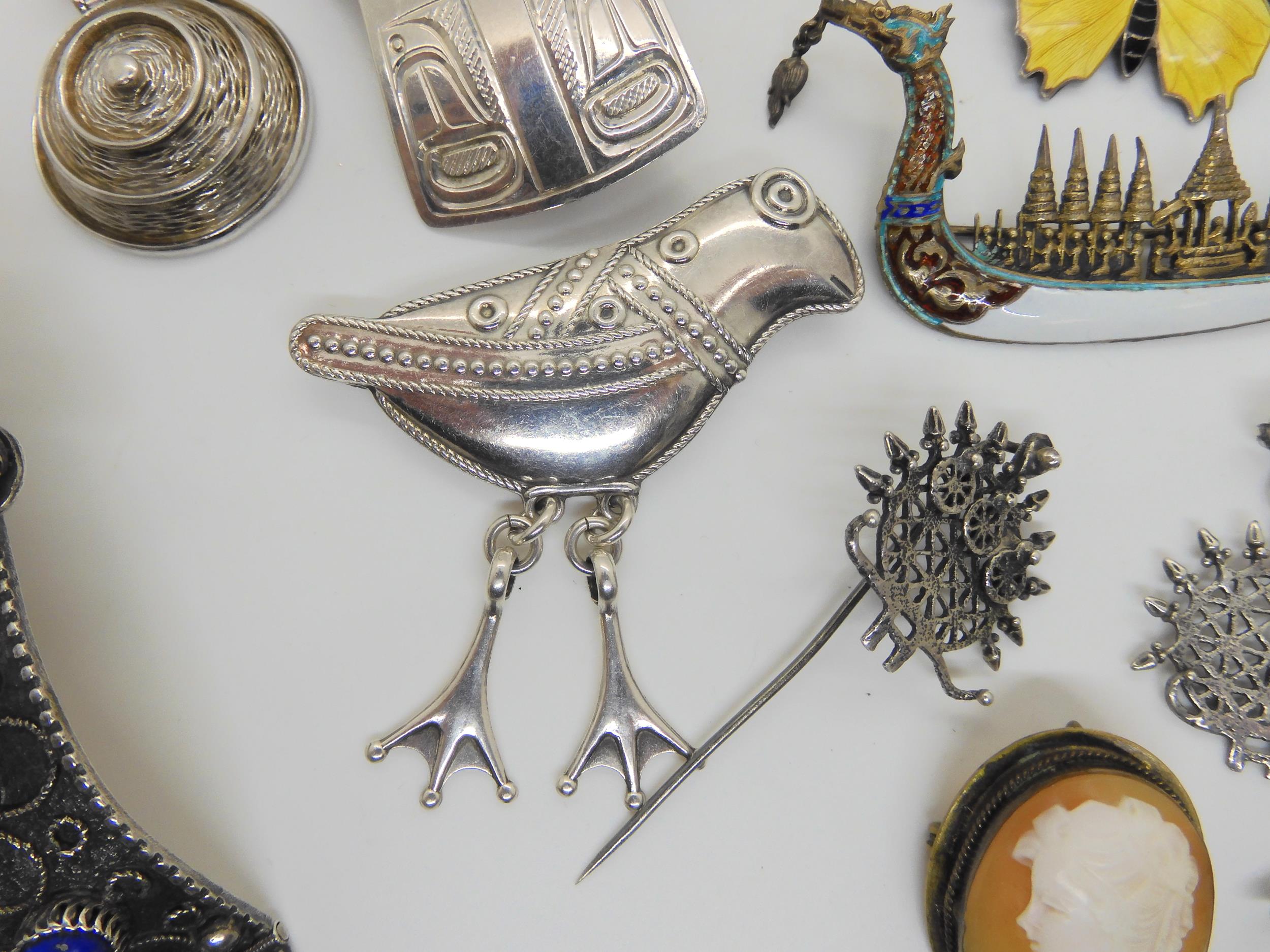 A Finnish silver frog brooch dated 1977, by Kalevala Koru, further Scandinavian pin & single earring - Image 2 of 9