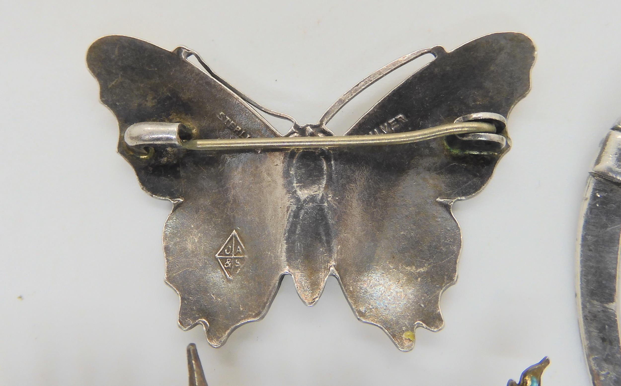 A Finnish silver frog brooch dated 1977, by Kalevala Koru, further Scandinavian pin & single earring - Image 7 of 9