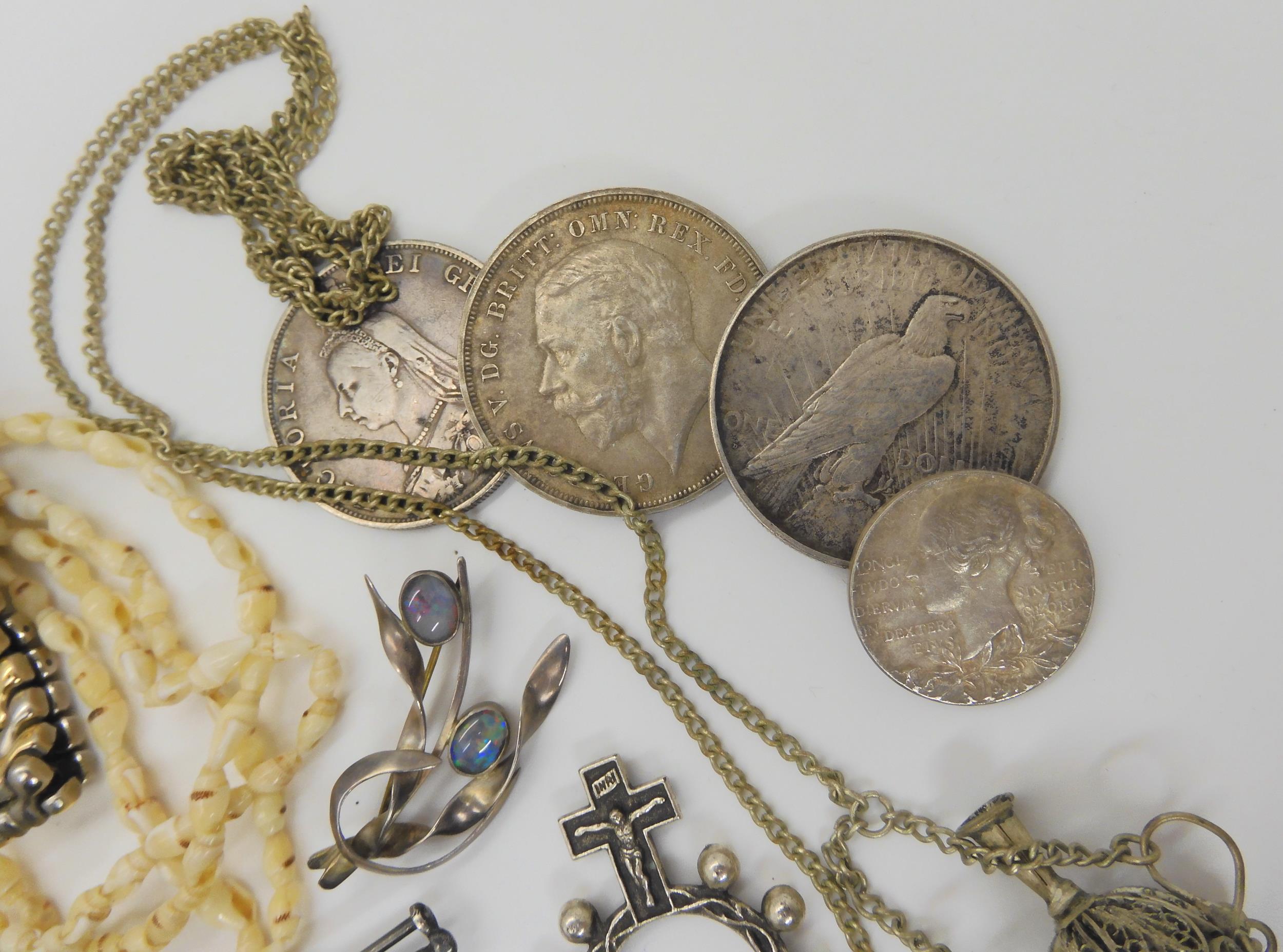 A Victorian silver crown, One Dollar coin, Victorian Jubilee coin, 1st World war metals, a Norwegian - Image 4 of 7