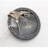 A German 3rd Reich Blockade Runner badge, stamped verso FEC. OTTO PLACZEK BERLIN AUSF. SCHWERIN