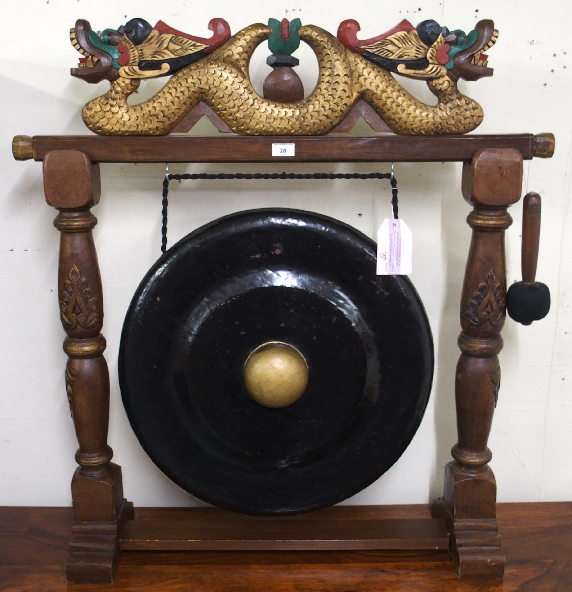 A contemporary Oriental hardwood dinner gong with carved gilt painted dragons over metal gong - Image 3 of 6