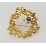 An 18ct gold retro pearl set brooch, diameter 3cm, weight 6.2gms Condition Report:Available upon