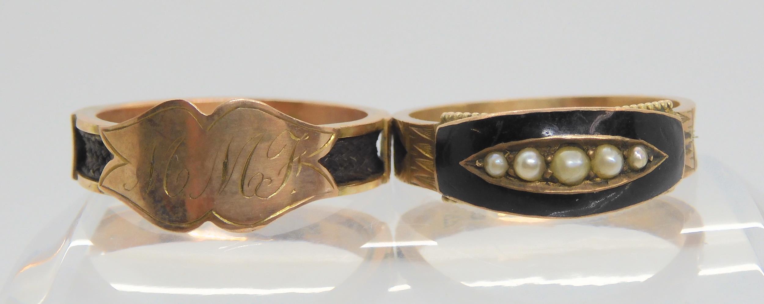 A 9ct gold plaited hair mourning ring, with Glasgow hallmarks for 1896, size O, together with a