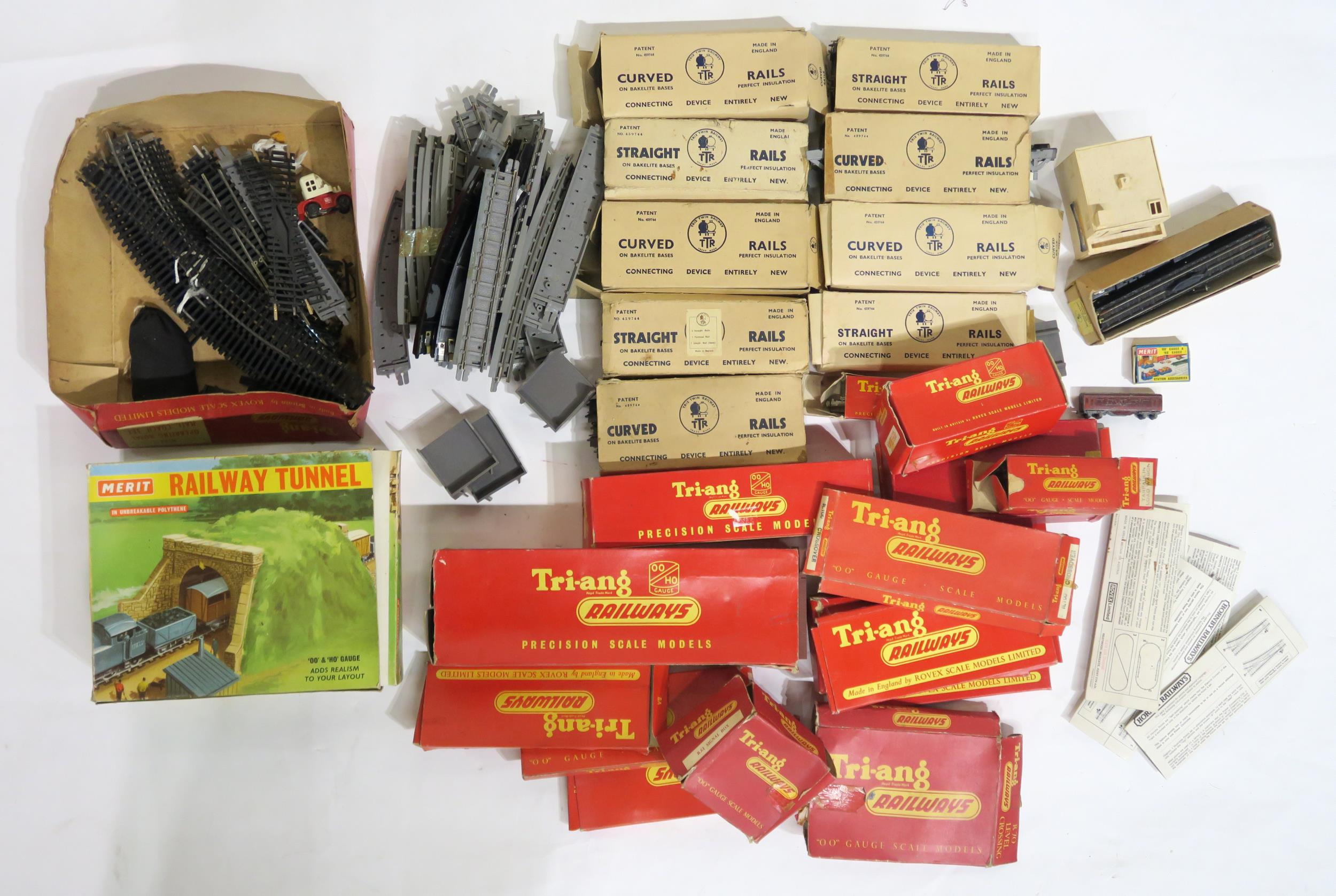A selection of model railway components, largely Tri-ang and Hornby, many being boxed Condition