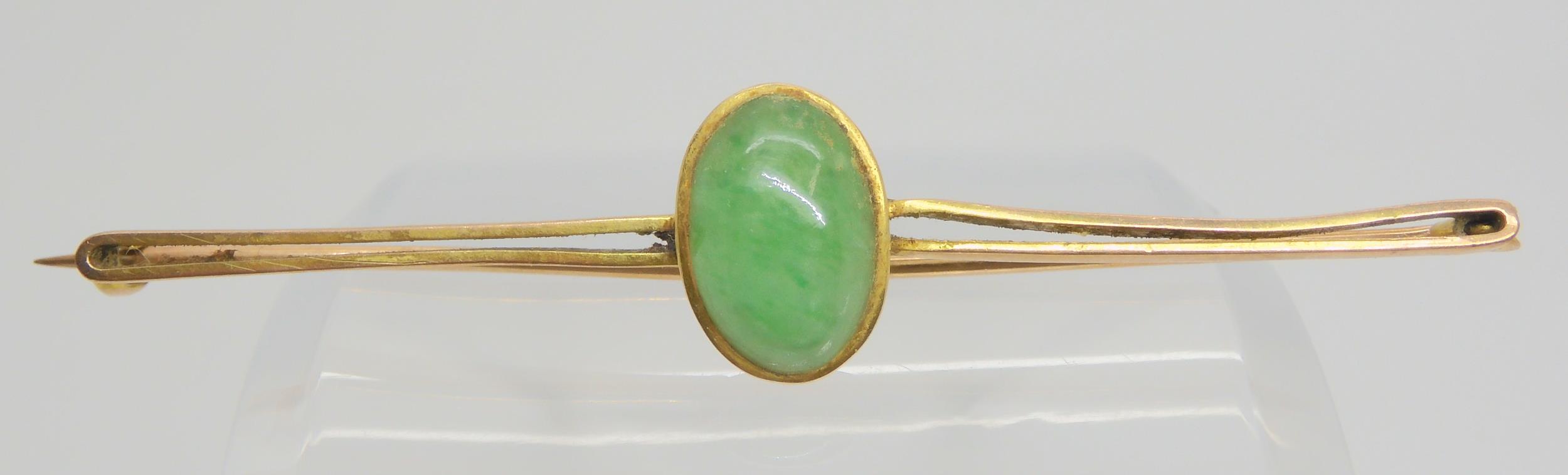 A 9ct gold Chinese green hardstone brooch, hardstone approx 12mm x 8mm, weight 3.7gms Condition