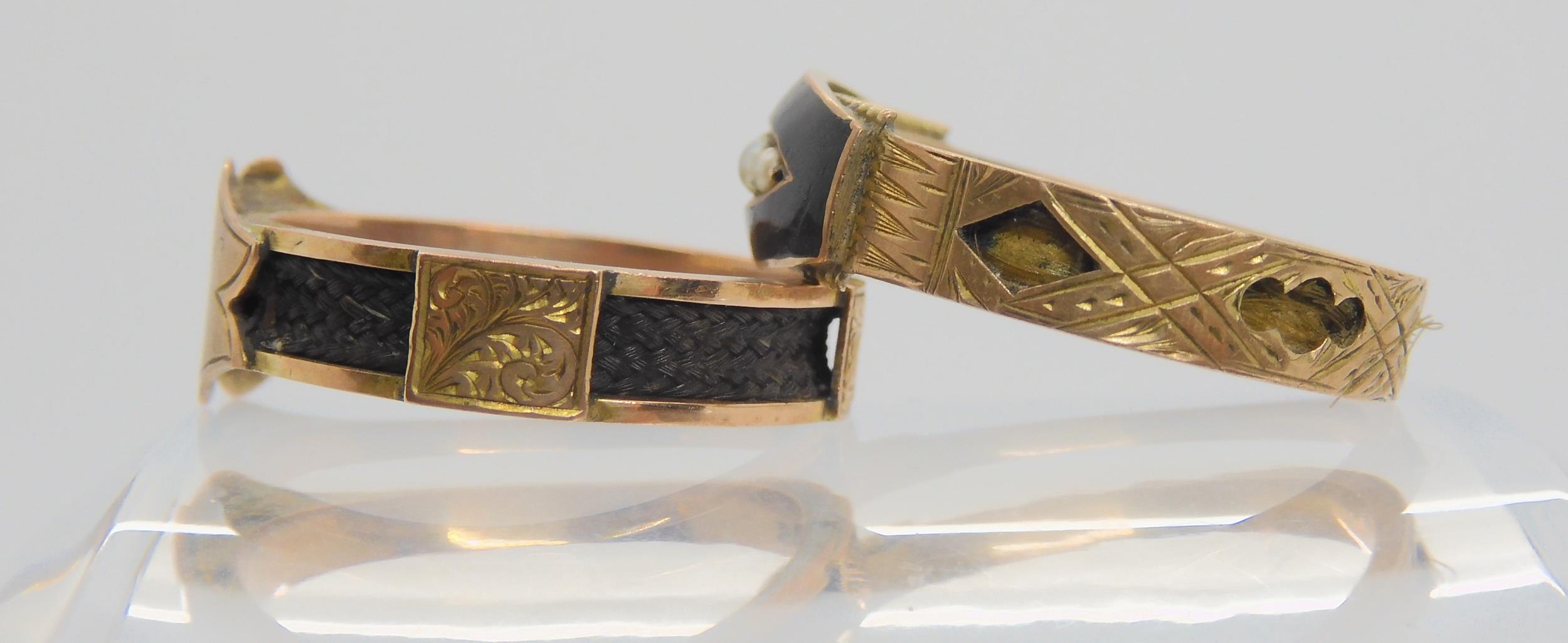 A 9ct gold plaited hair mourning ring, with Glasgow hallmarks for 1896, size O, together with a - Image 2 of 5
