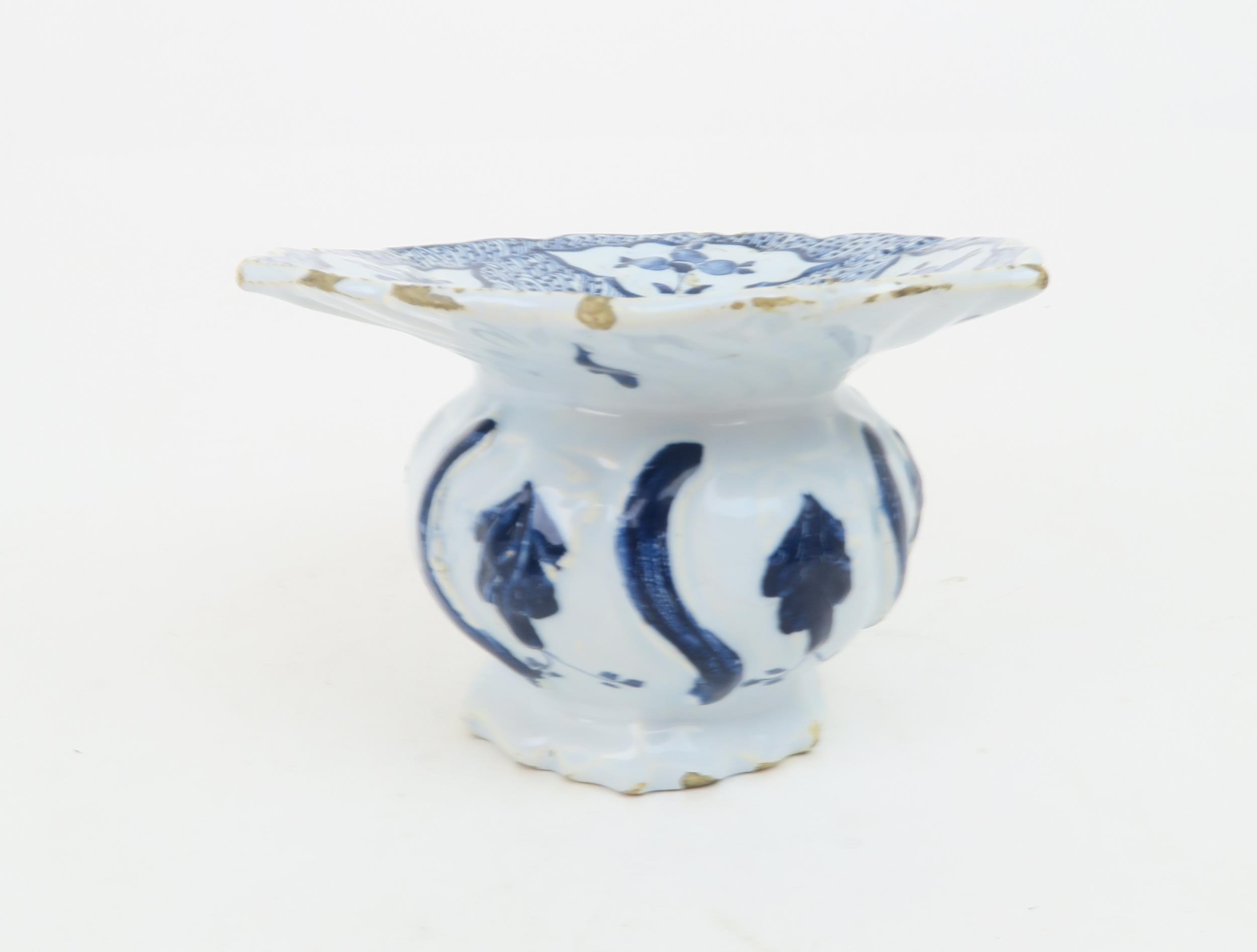 AN 18TH CENTURY DUTCH DELFT SPITTOON with flared scalloped edge, painted with sprigs of flowers, - Image 2 of 6