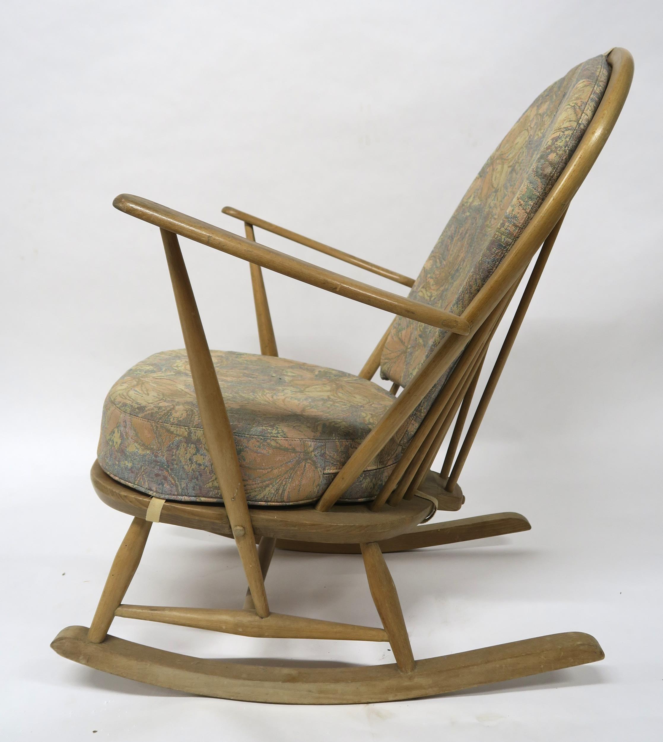 A 20TH CENTURY ELM & BEECH FRAMED ERCOL 317 GRANDFATHER EASY CHAIR, 341 EXTENSION STOOL AND  315 - Image 2 of 13