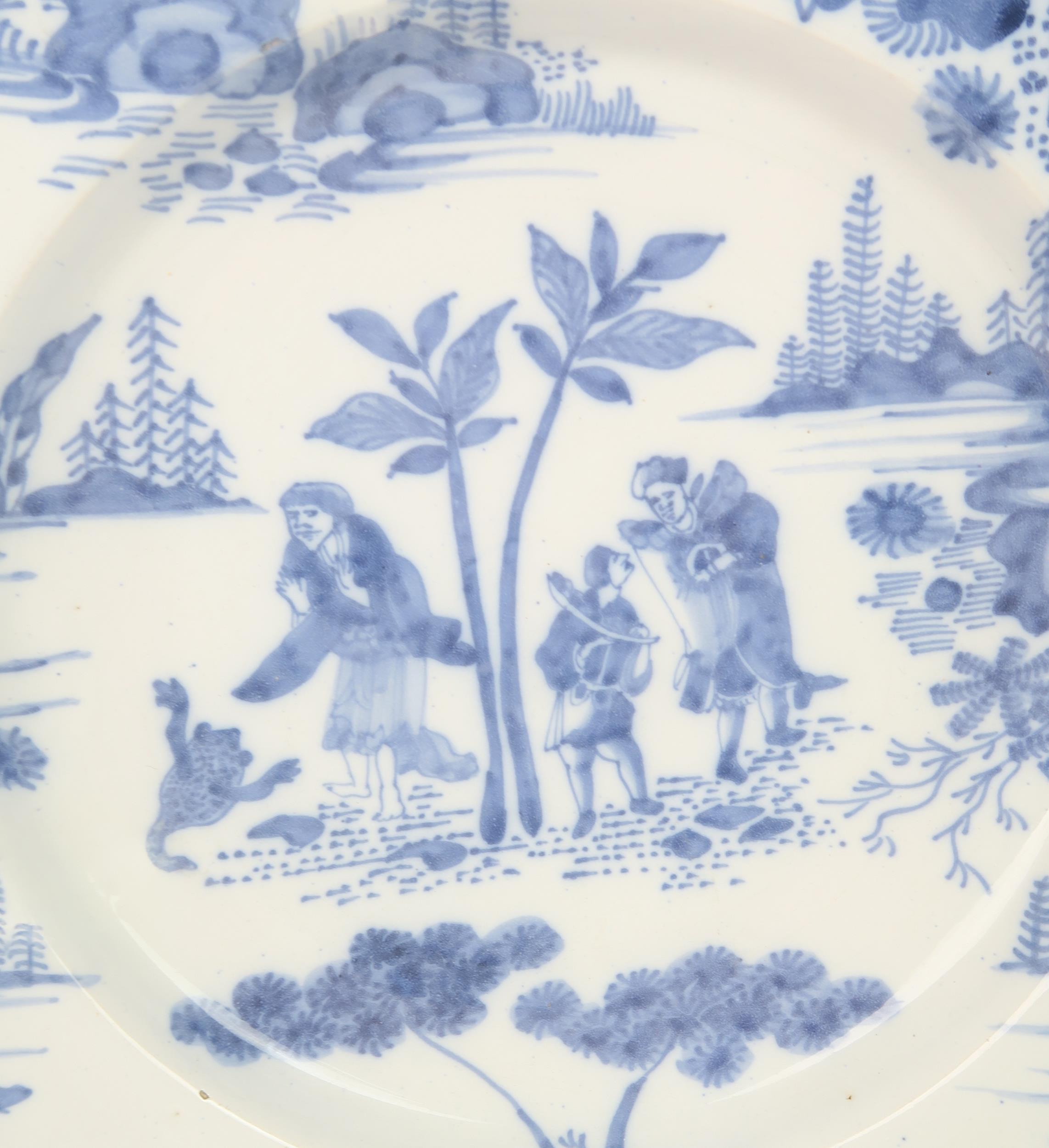 AN 18TH CENTURY DELFT CHARGER possibly north German Hanau, painted in blue and white with figures - Image 2 of 5